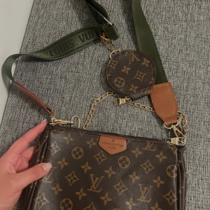 Väska - Superfin väska med fina detaljer på