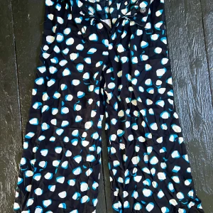 Rodebijer byxa - Rodebijer byxa med mycket eftetraktat mönater. Alltid varit försmå tyvärr och inser äntligen faktat. Oanvända