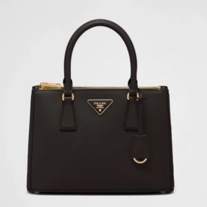 Prada Galleria Saffiano medium - Fantastiskt fin Prada väska i fint skick. Axelremmen ouppackad. Kvitto och dustbag samt Certifikat 