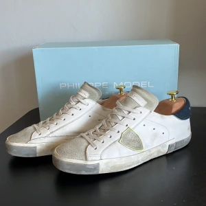 Phillipe model skor  - Strl 42 skick 7,5/10  Box och tags ingår