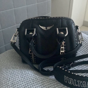 Zadig Sunny Bag - Säljer min snygga Zadig Sunny bag då den inte kommer till användning. Den är i jätte bra skick, använd ett fåtal gånger😍💞