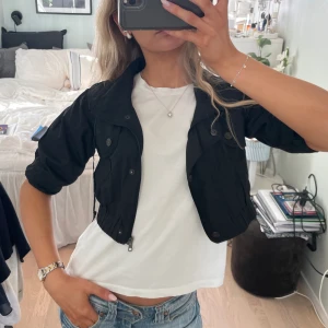 kort kofta - cool kroppad kofta, storlek Xs passar S 