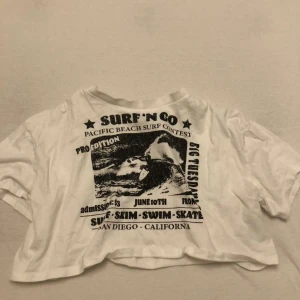 Vit crop top - Skriv t mig för flera bilder om det behövs