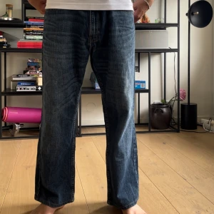 Levi’s - Relaxed fit - 34 x 30 - Bra skick (oanvända) säljes för 249 inom Sthlm