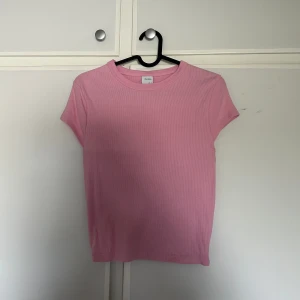 Rosa tröja  - En fin rosa tröja från bershka som inte kommer till användning, använd fåtal gånger 