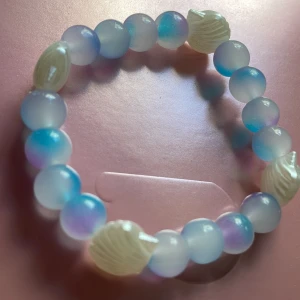 💙🐚💜 - Egengjord armban🌟Alla går att få i speciella storlekar vid intresse men alla Är gjorda på stretchig tråd så passar dom flesta 💜