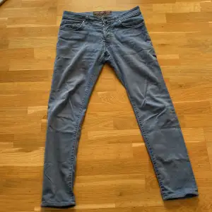 Ett par riktigt schyssta Jacob cohën jeans, sköna nu till sommaren, Modellen 622 slim som är riktigt schysst. bra skick och bara höra av sig om du har några funderingar  #bbccloset