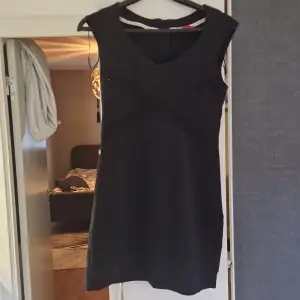 Kort svart klänning i fint skick 
