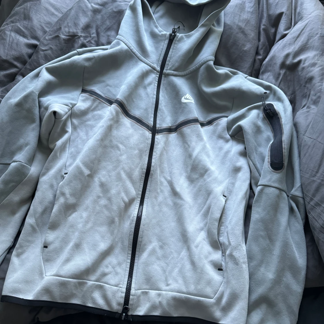 Grå/silver Nike tech fleece