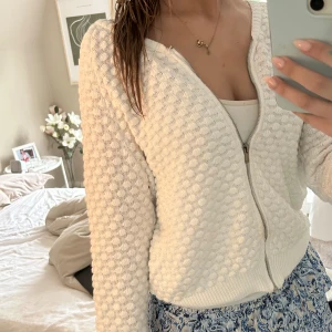 Fin kofta hm - Säljer denna jätte fina kofta ifrån hm, storlek m