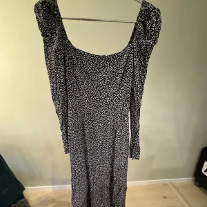 Långklänning - Långklänning från NA-KD