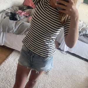 Tröja från COS - Så fin tröja från COS. Jättebra skick och använd ett fåtal gånger så säljer den nu