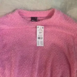 Säljer denna helt nya tröja ifrån Gina💓 Den är helt ny med lappen kvar så i jättefint skick💓 Hör av er innan ni köper eller vid några andra frågor💓
