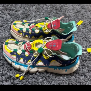 Sneakers  - Pris kan sänkas vid snabb affär 