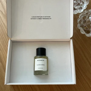 Essence parfym  - Helt oanvänd parfym från essence - Inspirerad av parfymen Baccarat Rouge 540. Doftar lyxig vanilj. Obs. Slutsåld på hemsidan 