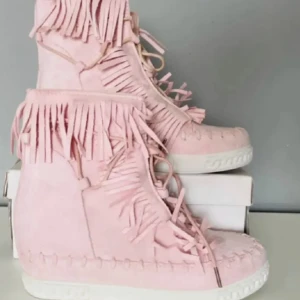 Casedei fransskor  - Casedei liknande fransskor. Pris kan diskuteras. Skriv för fler bilder. Ursnygga och i bra skick.