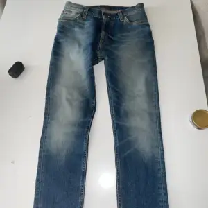 Säljer dessa Nudie jeans eftersom de inte används längre, köpta för 1799kr mitt pris 430kr, W28 L30 (passar större)