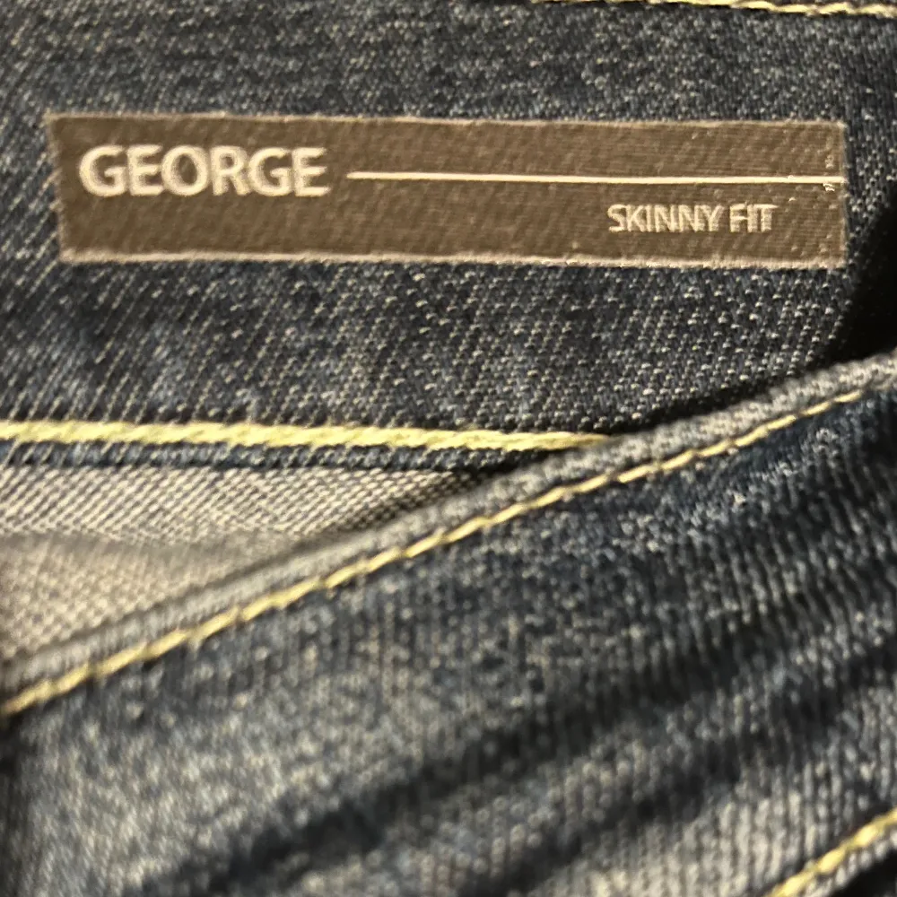 Tjena, säljer mina sjukt feta dondup George jeans som är helt nya. Passade tyvär inte mig så som jag ville så säljer dessa till ett sjukt bra pris. Vid frågor så är det bara att skriva.. Jeans & Byxor.