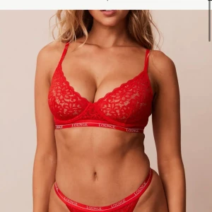 Spets bh  - Spets bh ifrån Lounge Underwear! Använd typ 1 gång! Köpte fel storlek och därav säljer jag den!💞 nypris 525kr