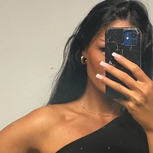 Örhängen - Örhängen i färgen guld.