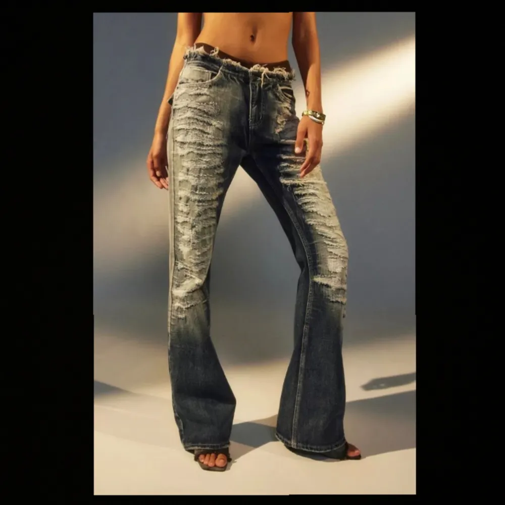 Super coola jeans från jaded london i nyskick! Säljer då de inte kommit till användning😊 lånade bilder. Fråga gärna frågor💗 tryck gärna på köp nu💗. Jeans & Byxor.