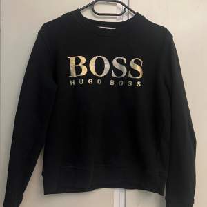 Svart hugoboss tröja i strl S. 800kr 