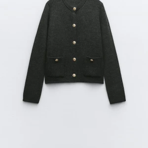 Zara kofta❣️ - Jätte fin kofta ifrån zara som är helt oanvänd lappen är kvar❣️säljer eftersom den bara hänger där❣️