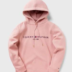 En rosa hoodie från Tommy hilfiger. Sparsamt använd. Nypris 1200. Skriv för frågor❤️ Pris kan diskuteras