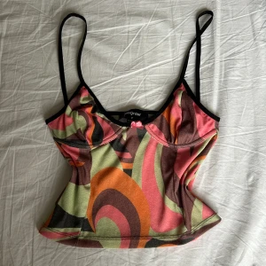 Fin topp - Jättefin och unik topp, varsamt använd. 200kr + frakt. 