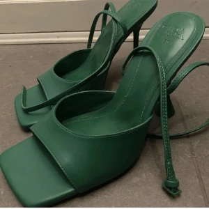 Klackskor  - Supersnygga klackskor från zara💗använda fåtal gånger så nästan i nyskick🌸säljer då dom inte kommer till användning💗nypris 549🌸stl 38😍