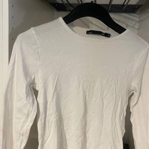 Säljer en jätte fin basic långärmad tröja från lager 157!💕 köparen står för frakten💕