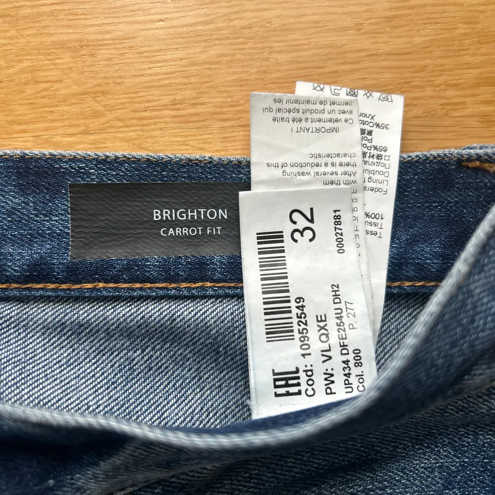 Säljer nu mina tvär Feeettttaaaa don dup jeans  storlek 32  Skick:9/10 inga defekter  Hör av dig vid mista fundering  Lite Sällsynt modell så passa på Mvh Leo . Jeans & Byxor.