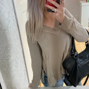 Stickad tröja  - Bra skick😚💕