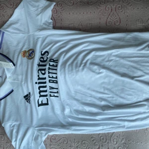 Real Madrid Matchtröja - Helt ny, finns tom orginallappar kvar.