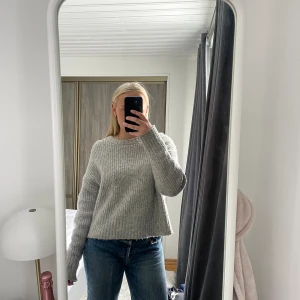 Stickad tröja - Fin stickad tröja som är perfekt nu till sommaren