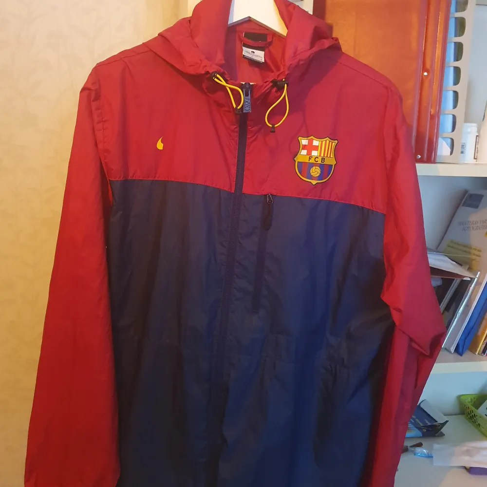 Nike x Football Club Barcelona jacka 1990s Slut tillverkad. Jackor.