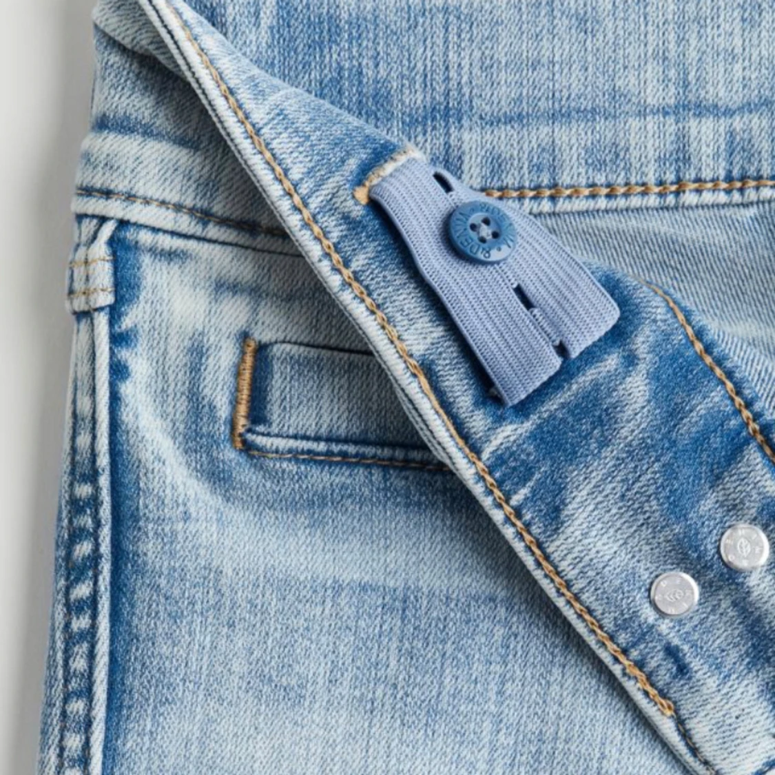 Jag säljer ett  par super snygga jeans från hm i storlek 170(14Y+) - 92