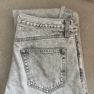 Hope rush 32 - Tjenixen! Senaste modellen av hope rush.  Storlek 32 Skick 9/10. Fåtal använda!   Skit snygga men lite lite förstora för mig tyvärr.  Kan mötas upp i Göteborg!