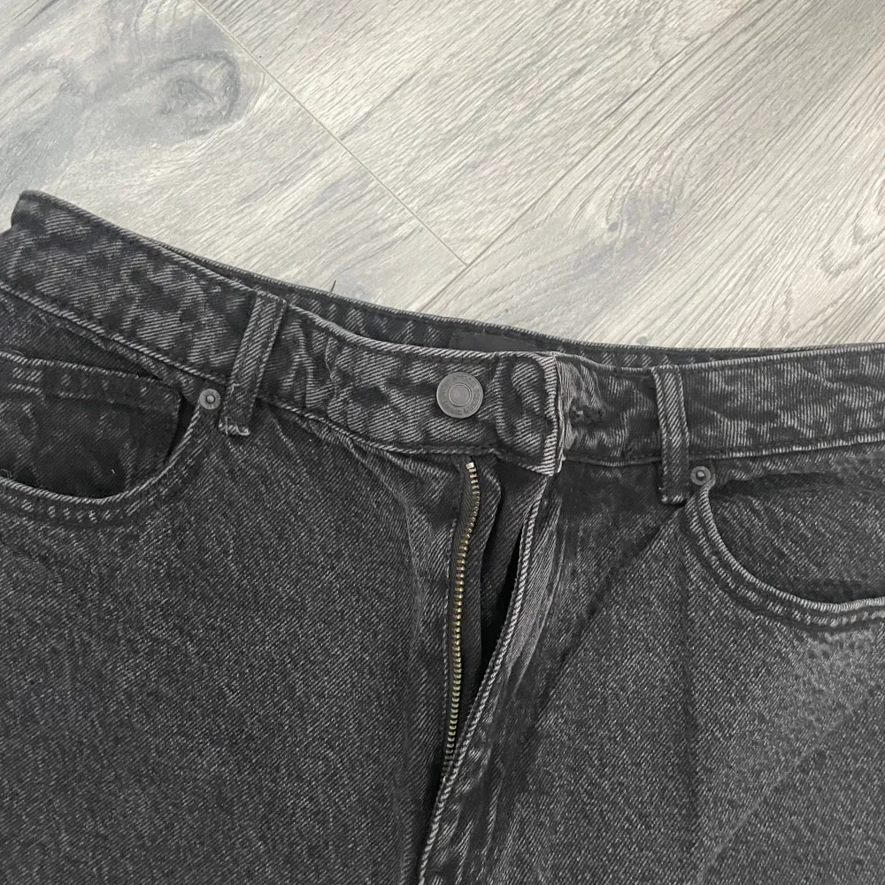 Svarta sköna jeans från Veromoda! Köpta för 400kr🤗Inte använda mycket!🥰. Jeans & Byxor.
