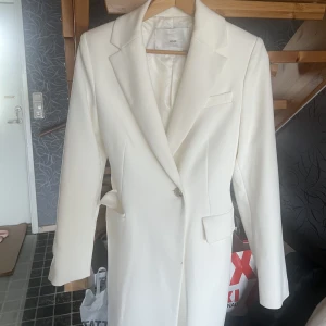 Kavaj - Otroligt fin Kavaj/Tunn kappa Helt ny skick.  Köpt för 1200