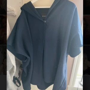 Poncho - Snygg oversized poncho, perfekt till våren