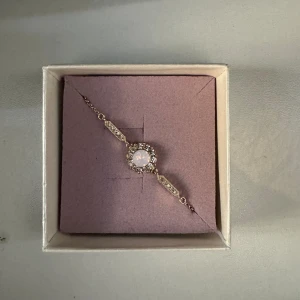 Lilly and Rosé armband - Aldrig använd! Nypris: 329kr
