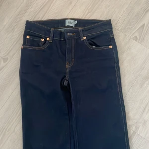 Lager 157 jeans  - Säljer dessa  jeans ifrån lager 157 och i stolek xs length short. Har använt 1 gång när jag va i skolan och passar inte mig som jag hade förväntat mig. 
