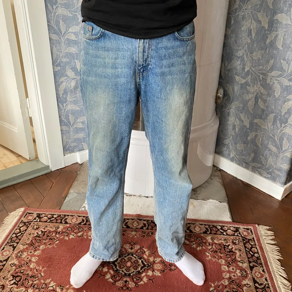 Hej! Jag säljer dessa jeans från Grunt. De är i färgen smuts blå. Original pris: 650kr (inte säker). Jag säljer  de för att de inte kommer till användning. Skriv privat om intresse. . Jeans & Byxor.