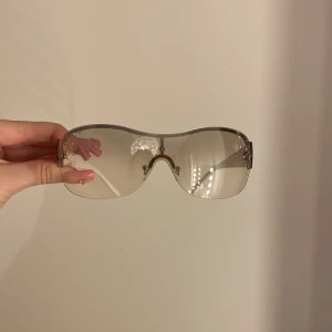 y2k solglasögon  - har några repor, syns inte mkt 