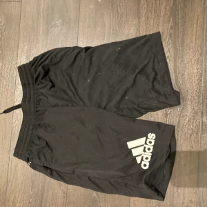 Adidas byxor/ shorts - Adidas shorts, bra skick använda ett fåtal gånger 