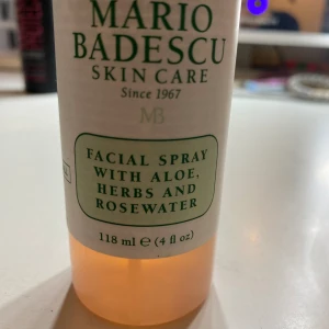 Mario badescu - Säljer min facial spray då den inte kommer till användning längre, den är använd men mer än hälften kvar💗