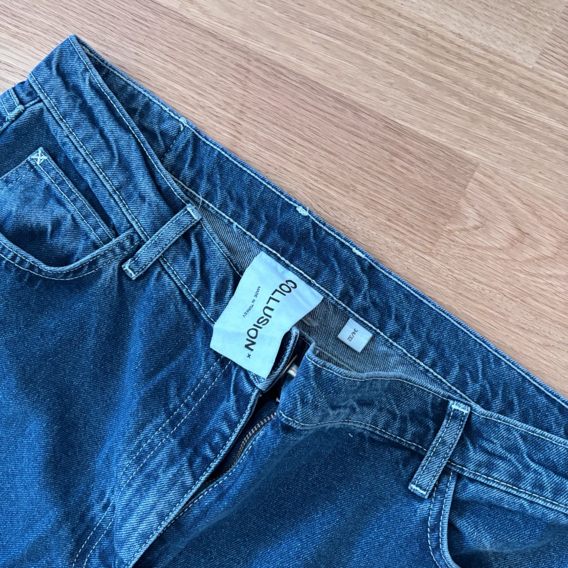 Blåa utsvängda jeans - 90