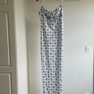 Långklänning L/M - Oanvänd klänning storlek L/M