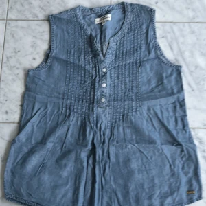 Topp - Topp, bra skick  100% lyoncell  Knappt använt 